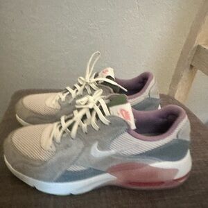 Nike women’s Sneakers in Gray and Pink